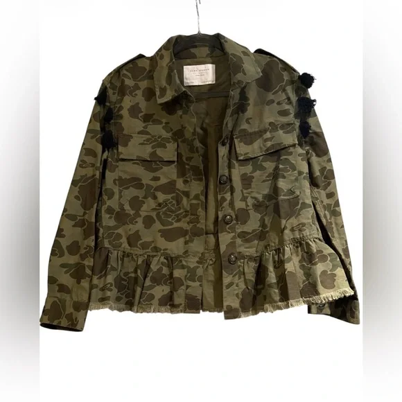 ZARA WOMAN Jacket Camo Utility
Shacket Tapestry Peplum Button Up Canvas
Green - Picture 2 of 7